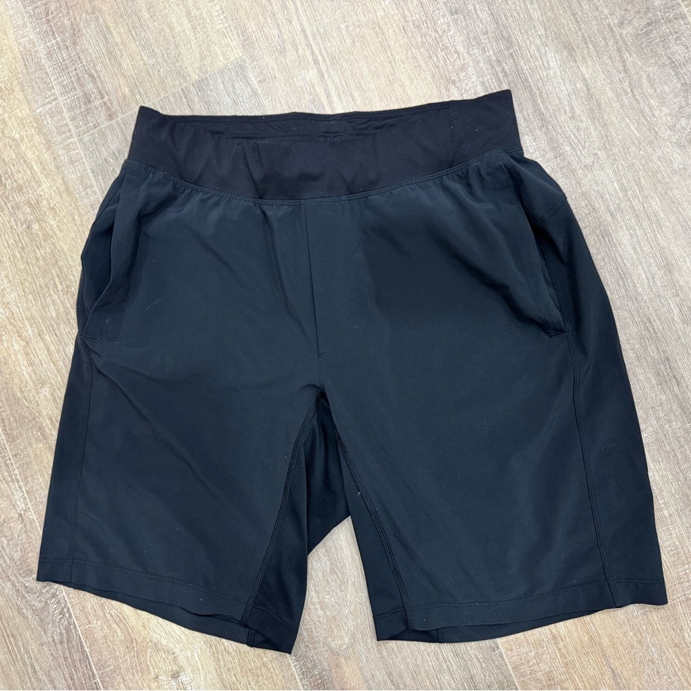 Lululemon men’s black medium shorts